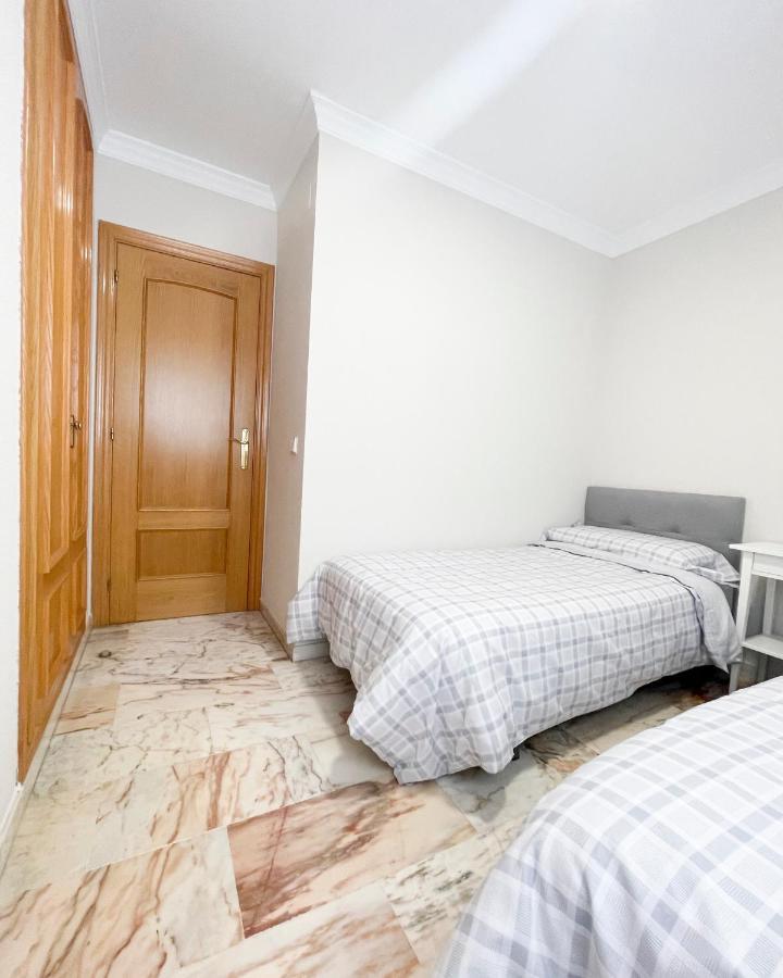 Holidays2Malaga Tomas De Echeverria 150 Mts To Beach & High Speed Wifi & Parkingアパートメント エクステリア 写真