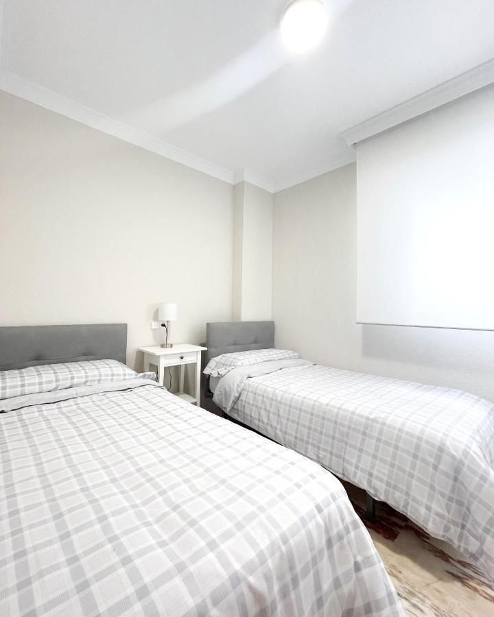 Holidays2Malaga Tomas De Echeverria 150 Mts To Beach & High Speed Wifi & Parkingアパートメント エクステリア 写真